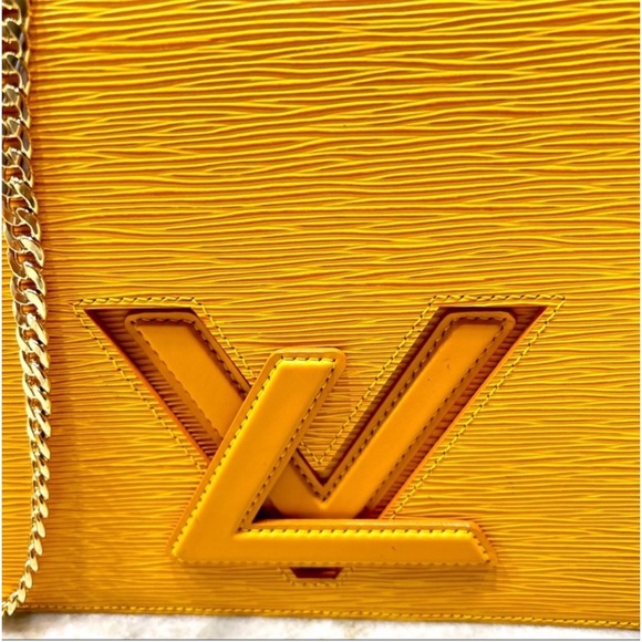🌟HOST PICK🌟 Limited Edition Louis Vuitton Epi Leather Large Clutch Bag - Picture 5 of 16